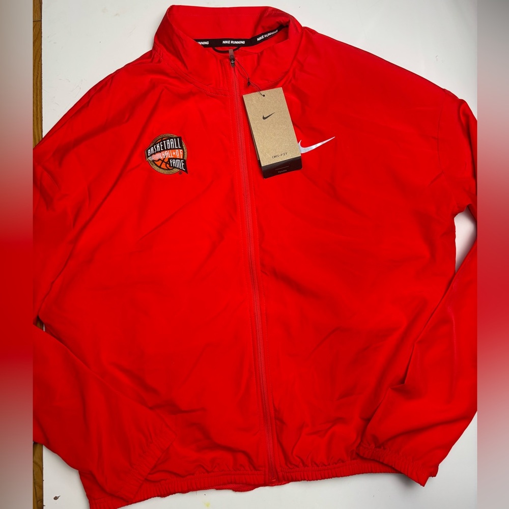 Nike Basketball Hall of Fame Women's Dri-FIT Swoosh Run Jacket
